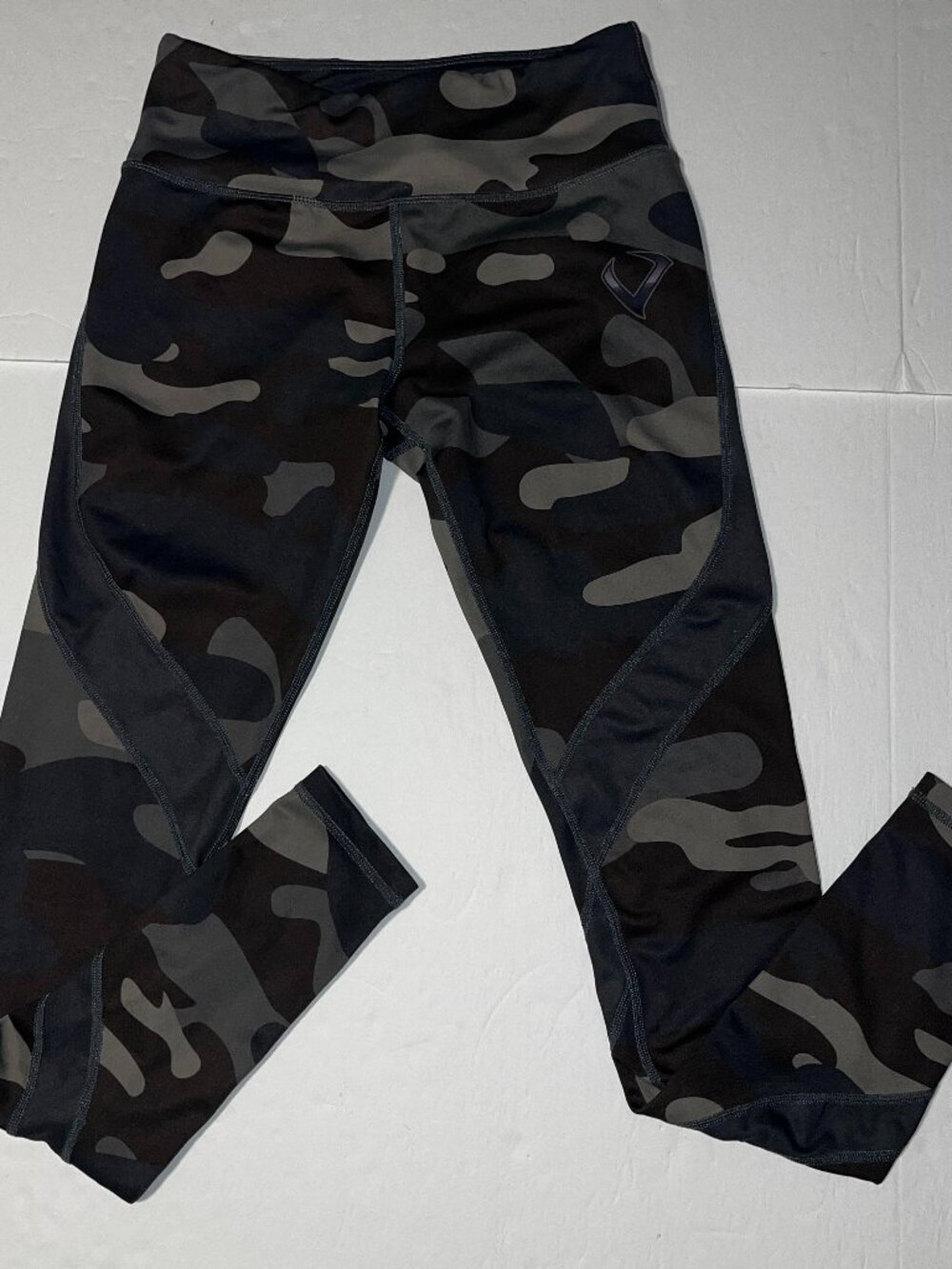 Violate The Dress Code women's camo athletic leggings size small